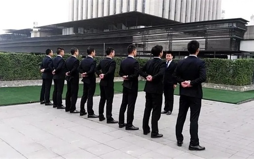 桐乡揭秘：如何选择靠谱的收债公司？老司机给你支招